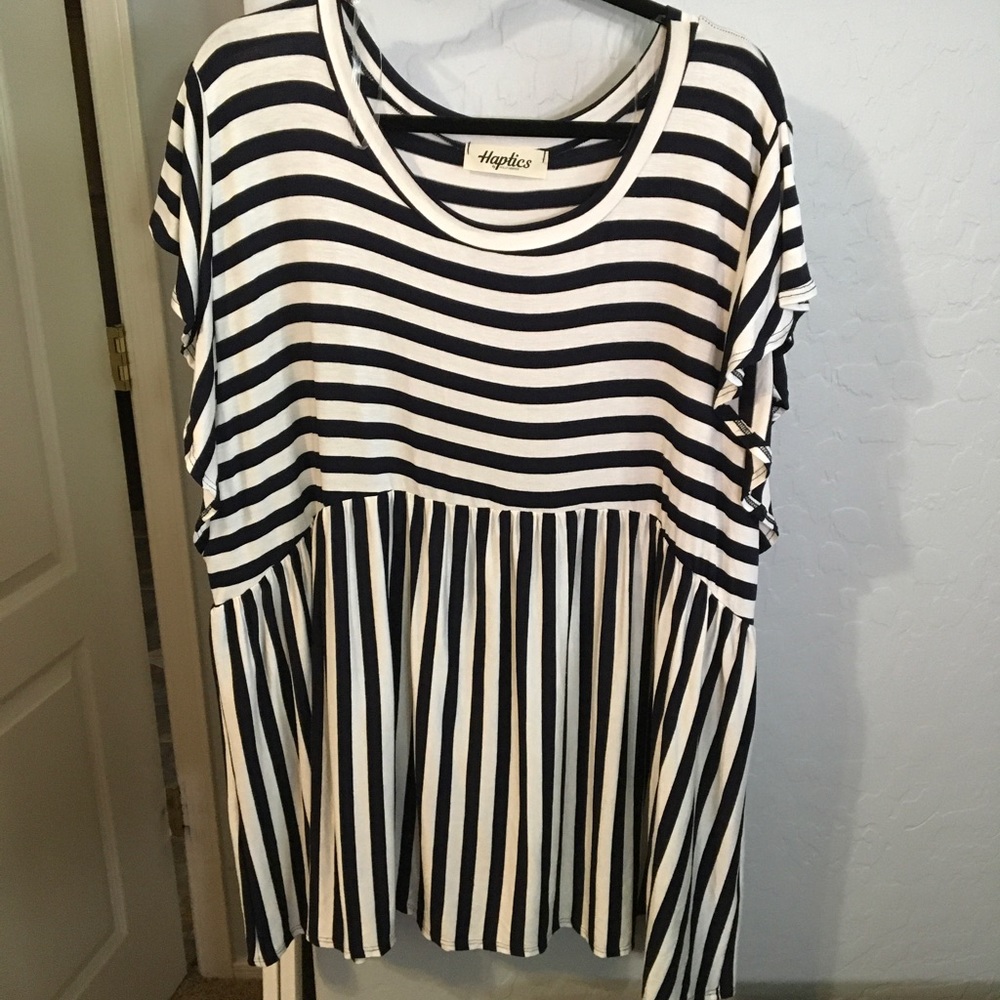 Haptics 3X NWOT black/white striped top